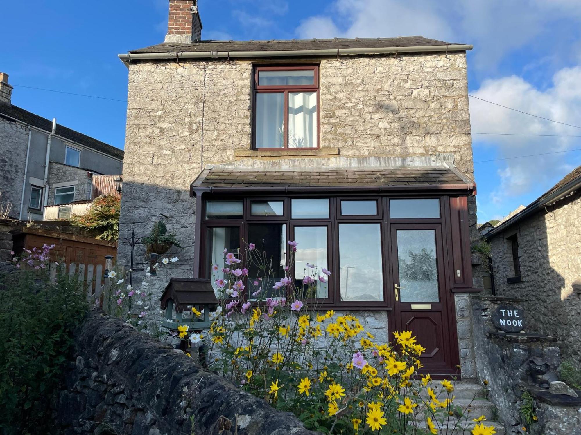 Muddy Paws Cottages - The Nook Taddington Exterior photo