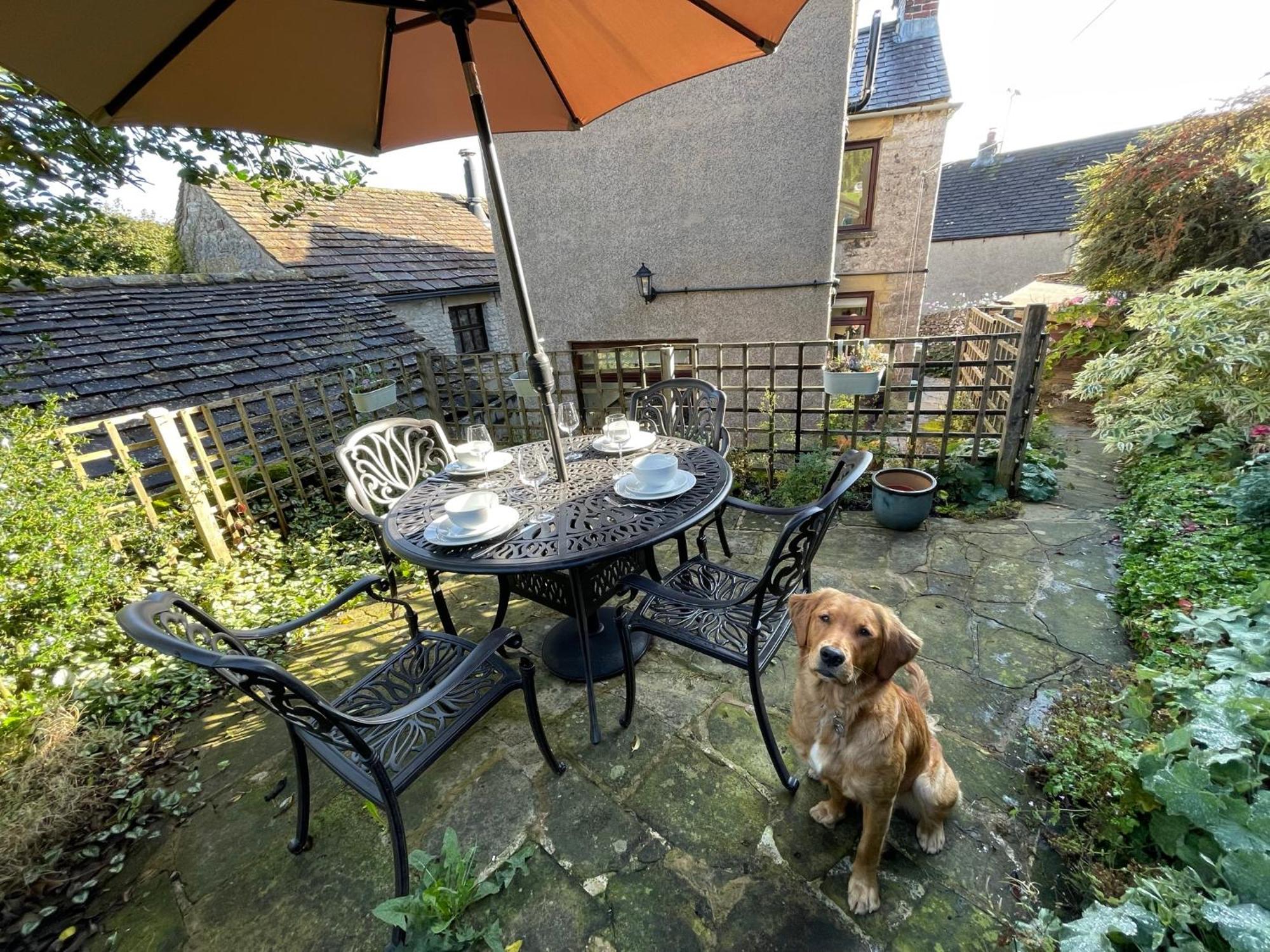 Muddy Paws Cottages - The Nook Taddington Exterior photo